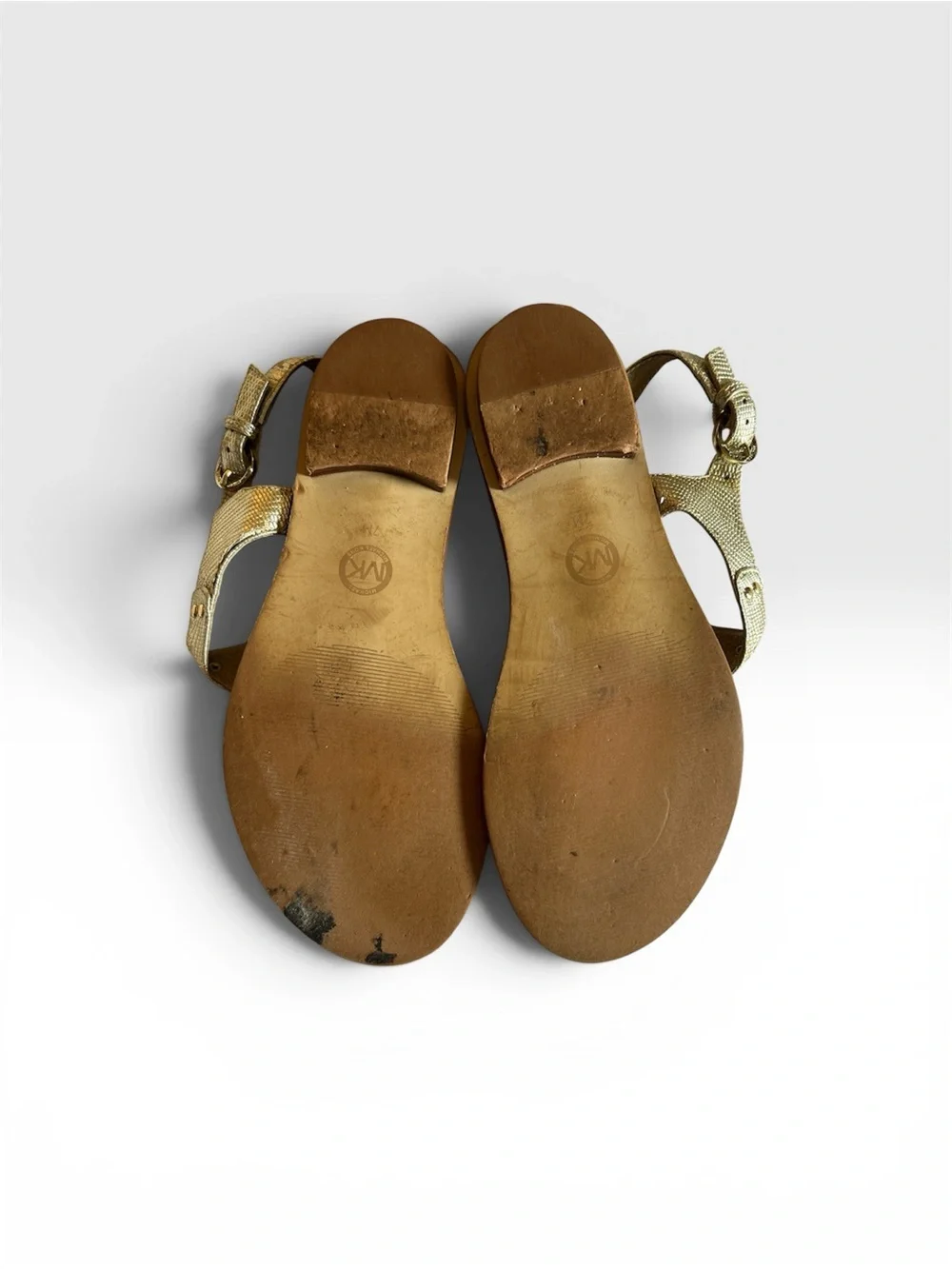 ✨ MICHAEL Michael Kors MK Plate Thong Sandals Pale Gold Metallic Lizard Size 7M